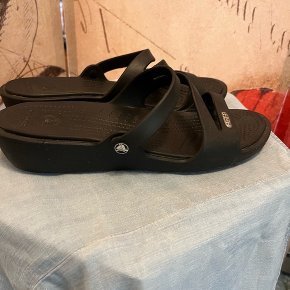 Croc Sandals - Women’s- Black slide ins-Size 8 - Picture 6 of 11